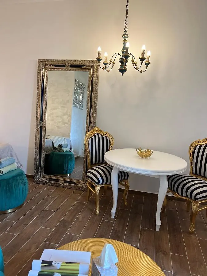 La Dolce Vita Luxury II Apartments With Best Free Private Parking In Center Pola Croazia