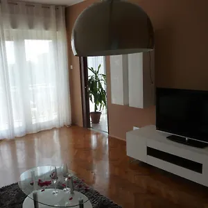 Noris Pula