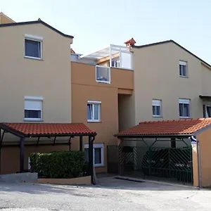 Appartement Piranesi With A Parking Space, Pula